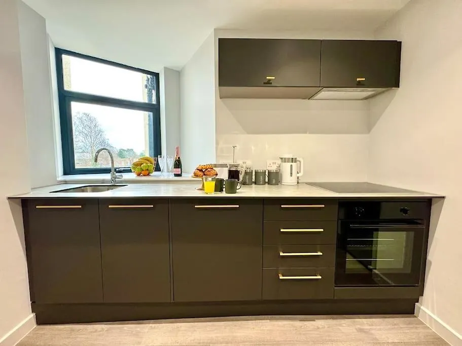 Bournemouth Getaway: 3Br Apartment Near Beach United Kingdom